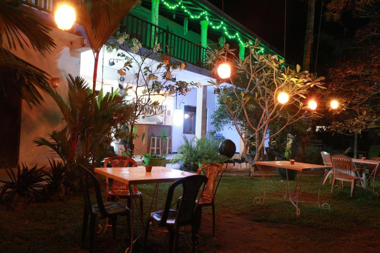 Pearl Villa Rooms And Hostel Unawatuna Exteriér fotografie